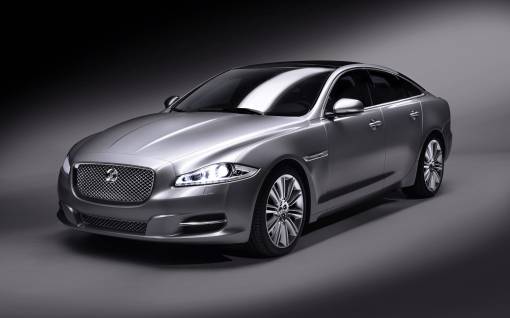 Jaguar XJ в автосалоне