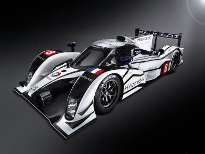 Peugeot-908-HYbrid4-Le-Mans-Racer-at-the-2011