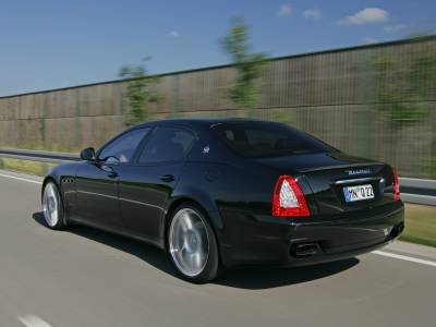 Quattroporte rear on the road