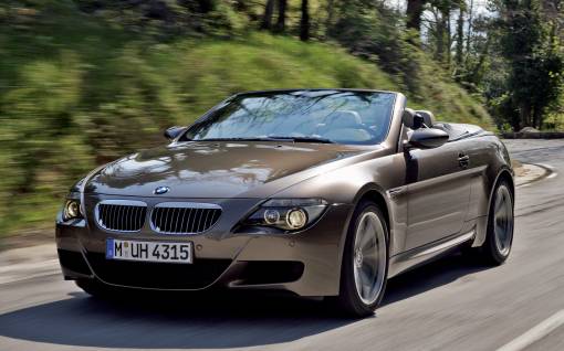 BMW M6-cabrio из поворота