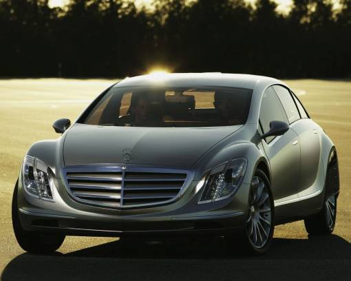 Mercedes-Benz F700