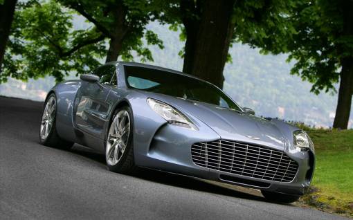 Aston M one77 на природе