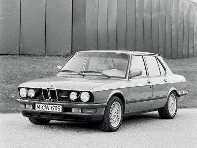 BMW-M5_1984x