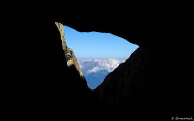 Окно в пещере