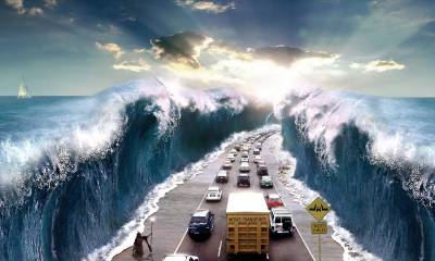 Моисей раздвинул воду в море