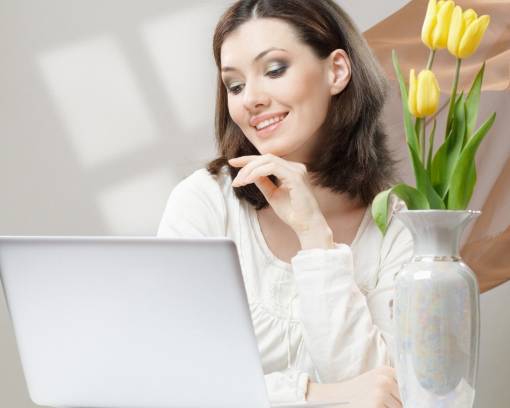 Домохозяйка с ноутбуком