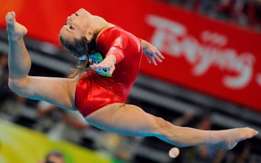 Alicia Sacramone на шпагате