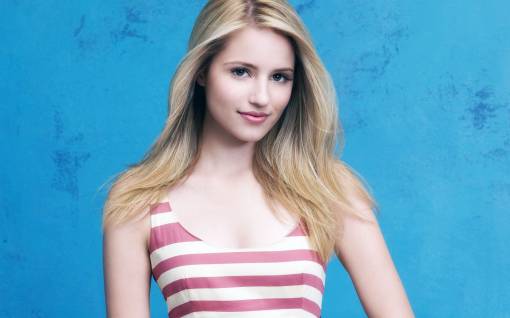 Dianna Agron в маечке