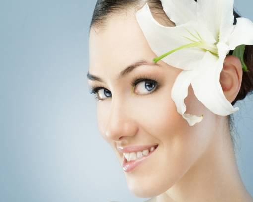 Девушка с лилией