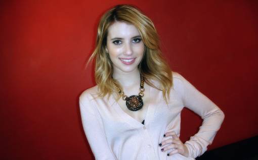 Emma Roberts в блузке