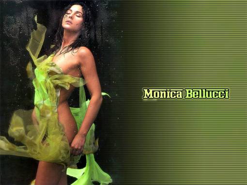 Моника Белуччи в зеленом